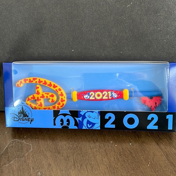 Disney Other - Disney 2021 collectible key new